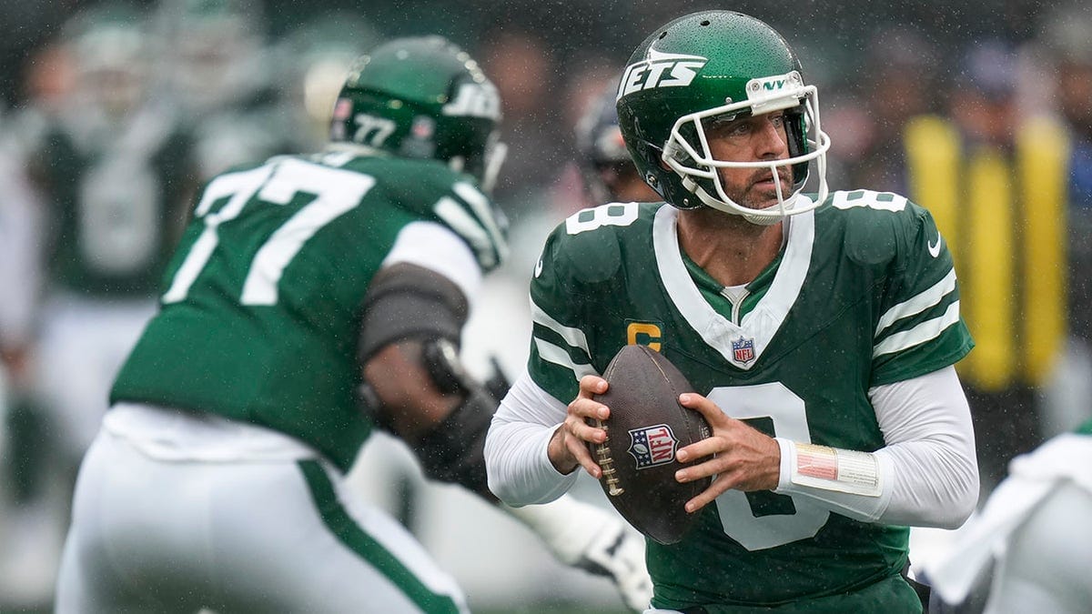 Jets' Aaron Rodgers, Robert Saleh appear to differ on what issues plaguing offense Internet InfoMedia jets aaron rodgers robert saleh appear to differ on what issues plaguing offense