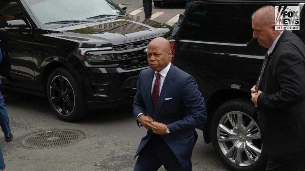 Internet InfoMedia nyc mayor eric adams arrives to turn himself in to face charges in federal corruption case