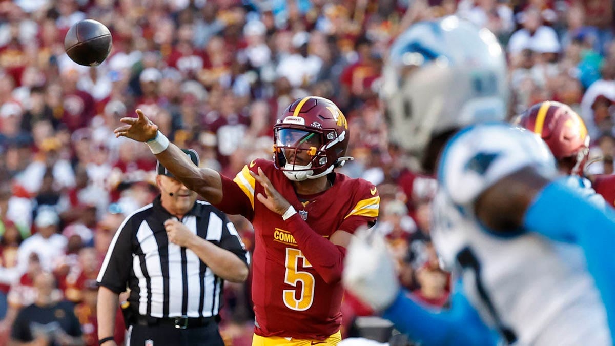 Commanders rookie phenom Jayden Daniels slams helmet in frustration after suffering rib injury vs Panthers Internet InfoMedia commanders rookie phenom jayden daniels slams helmet in frustration after suffering rib injury vs panthers