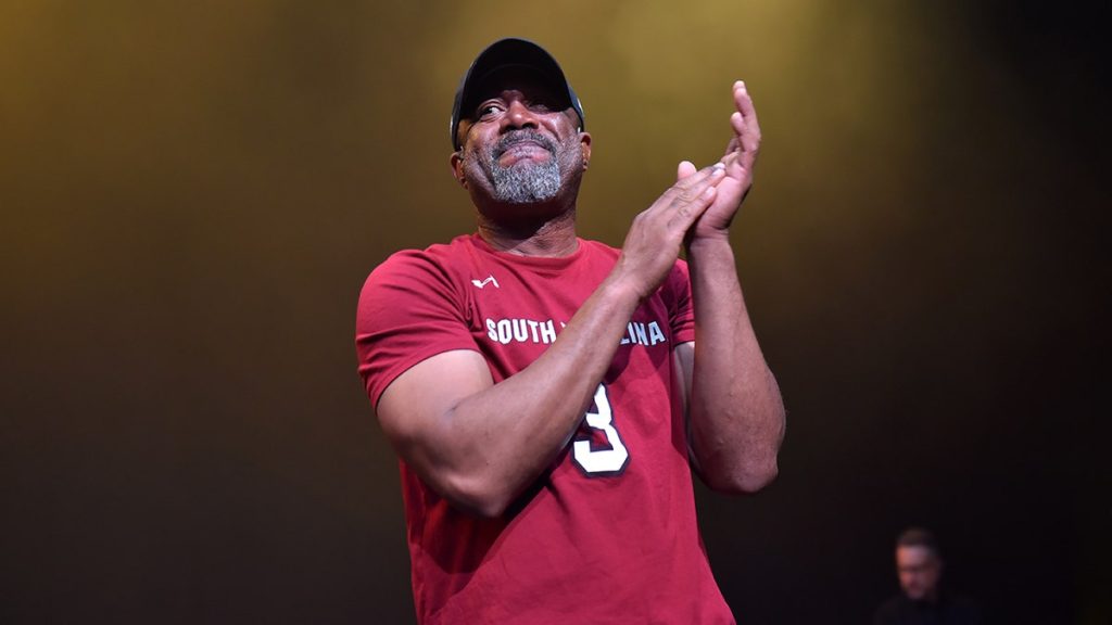 Internet InfoMedia country star darius rucker falls face forward during concert performance jokes hes old