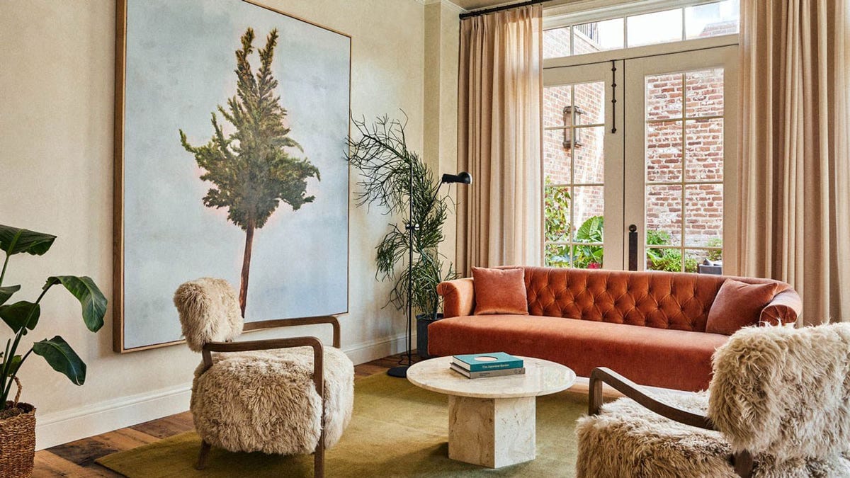 Interior design tips to elevate a space with decor that will make a room appear larger Internet InfoMedia interior design tips to elevate a space with decor that will make a room appear larger