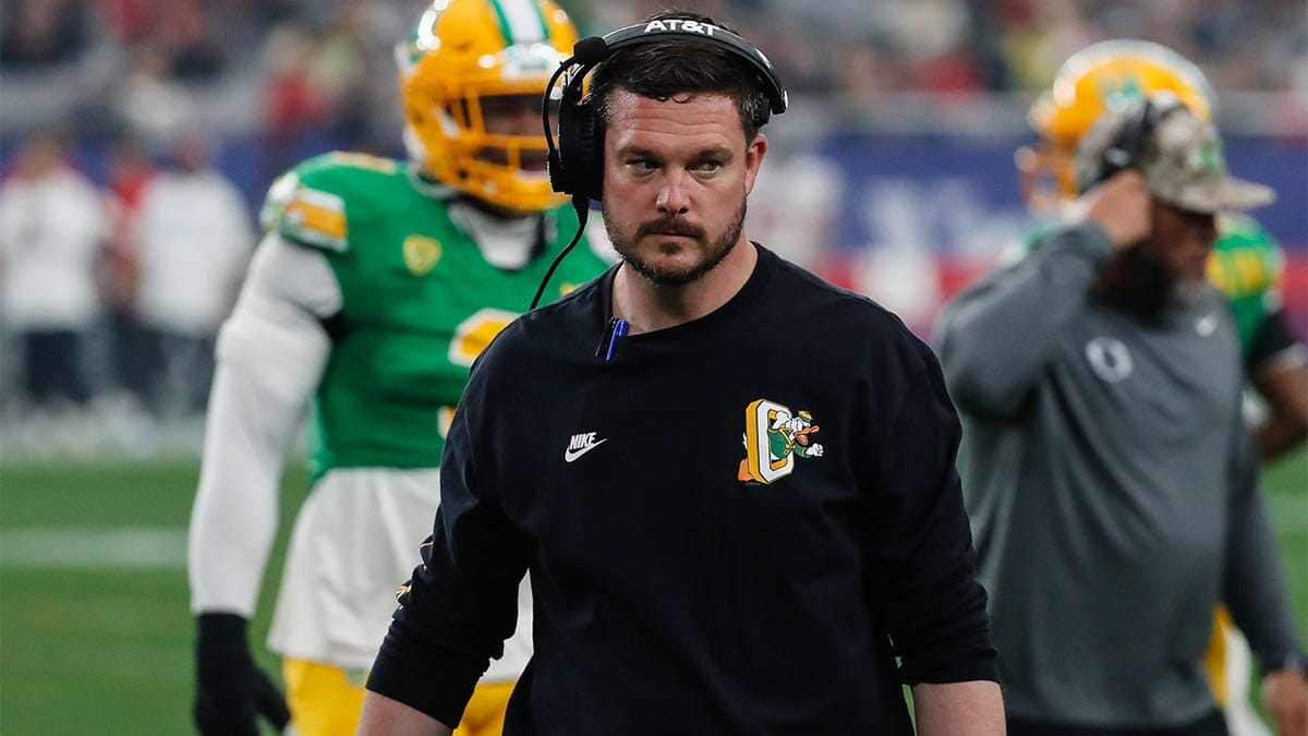 Oregon's Dan Lanning admits to exploiting loophole against Ohio State, reportedly sparking NCAA probe Internet InfoMedia oregons dan lanning admits to exploiting loophole against ohio state reportedly sparking ncaa probe