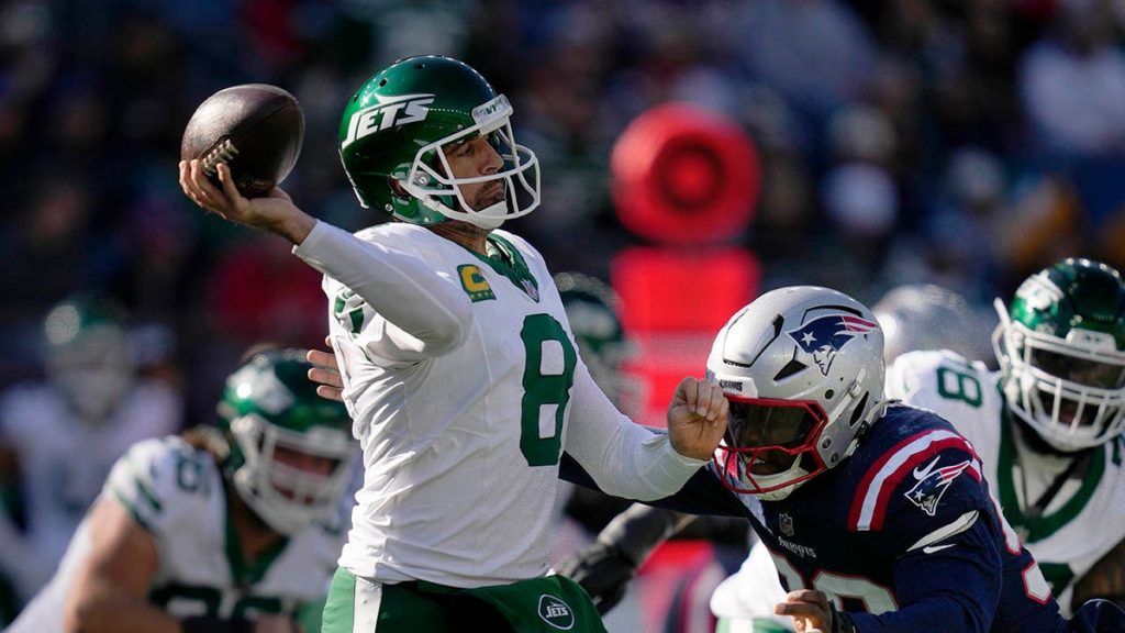 Internet InfoMedia patriots shock reeling jets with late touchdown to beat afc east rival