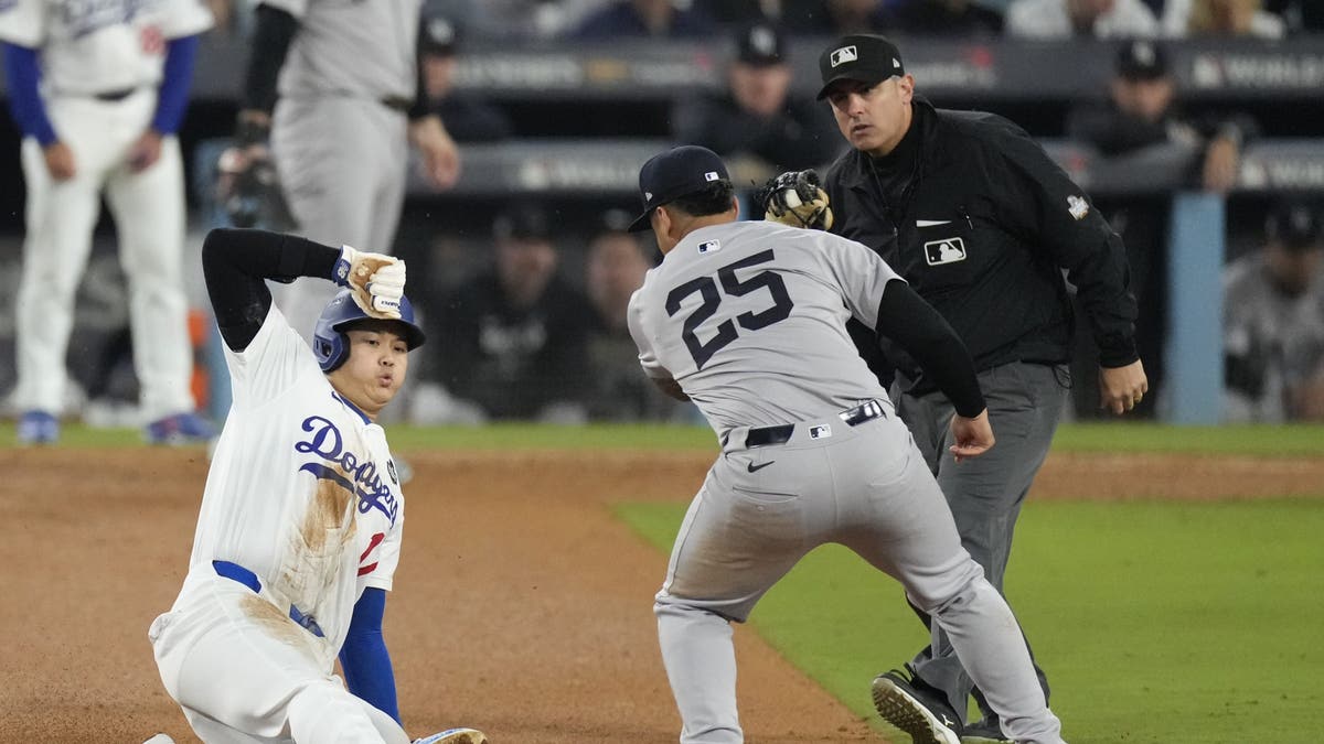 Shohei Ohtani leaves World Series Game 2 with injury after failed stolen base attempt Internet InfoMedia shohei ohtani leaves world series game 2 with injury after failed stolen base attempt