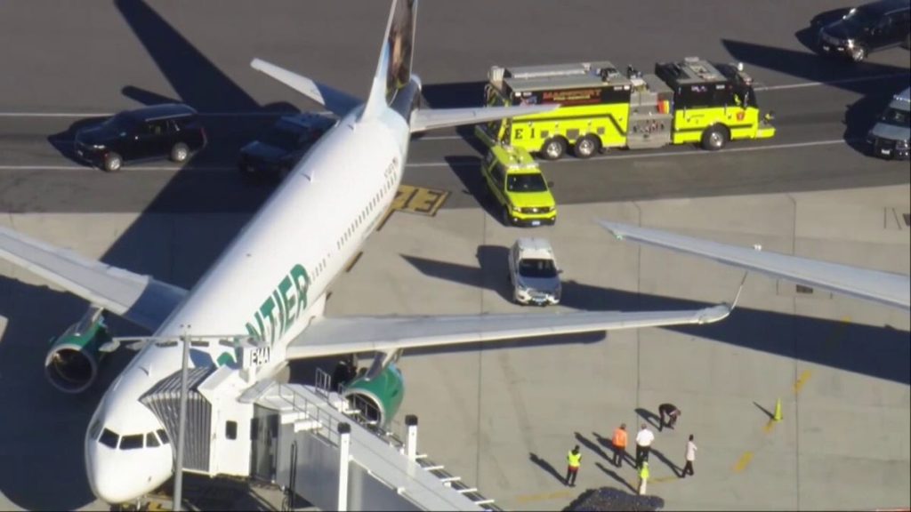 Internet InfoMedia american frontier planes clip wings at logan international airport in boston