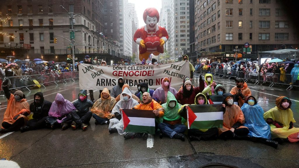 Internet InfoMedia anti israel protesters disrupt macys thanksgiving day parade