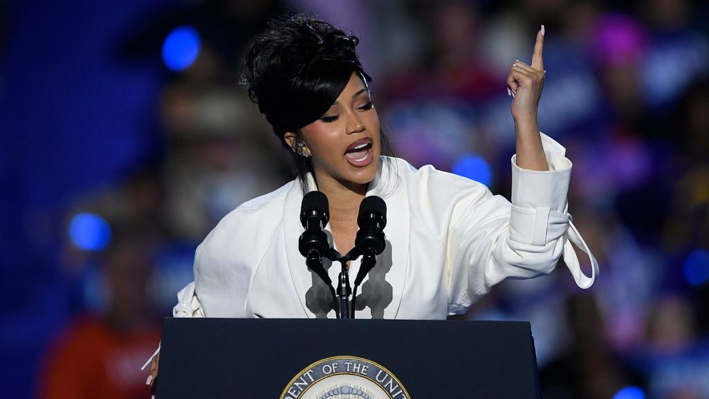 Internet InfoMedia cardi b suffers teleprompter glitch during harris rally in wisconsin