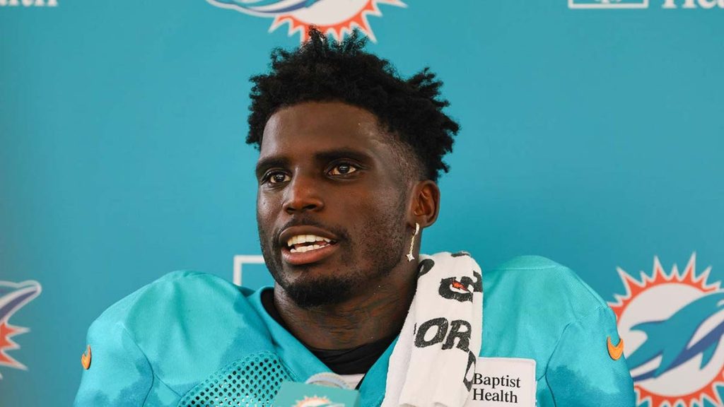 Internet InfoMedia dolphins tyreek hill floats latest theory about arrest near nfl stadium amid battle with wrist injury