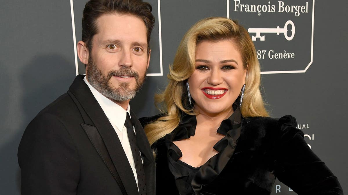 Kelly Clarkson’s kids 'constantly' tell her not ‘to be with anybody else’ after divorce from their dad Internet InfoMedia kelly clarksons kids constantly tell her not to be with anybody else after divorce from their dad