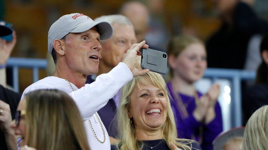 Internet InfoMedia oklahoma coach brent venables keeping great faith amid wife julies latest cancer diagnosis