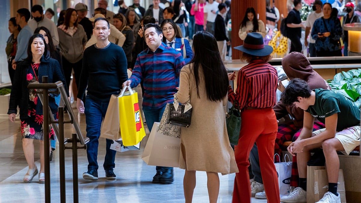Scammers use Black Friday deals to trick unsuspecting shoppers: Protect yourself with these 3 tips Internet InfoMedia scammers use black friday deals to trick unsuspecting shoppers protect yourself with these 3 tips