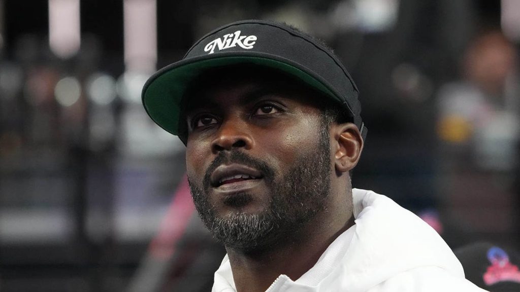 Internet InfoMedia former nfl star michael vick accepts college football head coaching job report