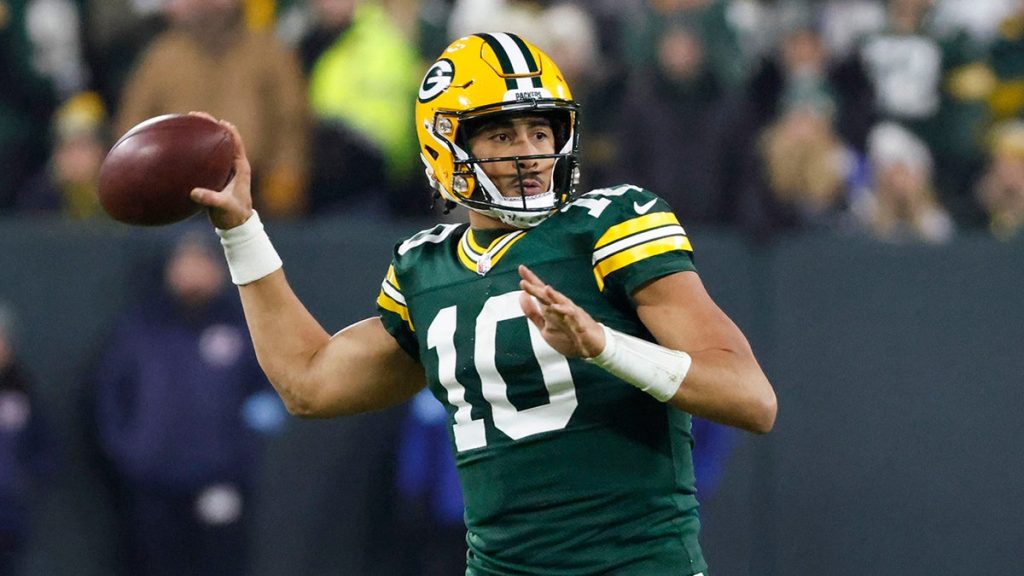 Internet InfoMedia packers clinch playoff spot with dominating win over saints