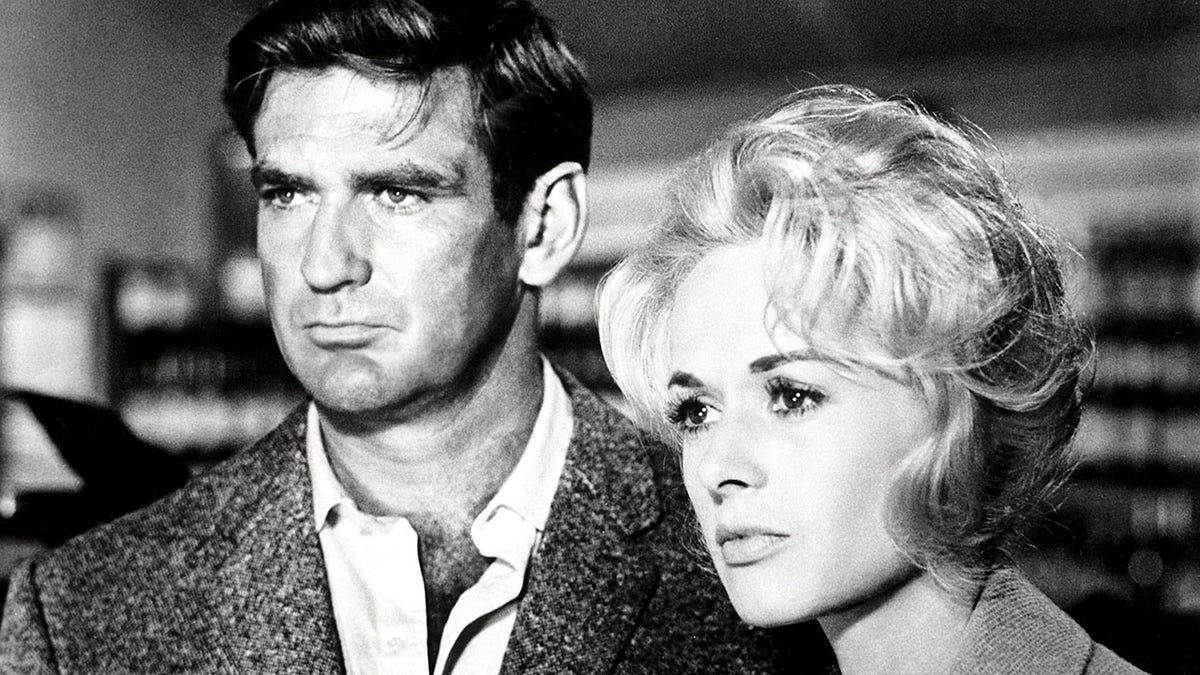 ‘The Birds’ star Rod Taylor, a Hollywood hellion, enjoyed ‘hard drinking’ and ‘casual romances’: book Internet InfoMedia the birds star rod taylor a hollywood hellion enjoyed hard drinking and casual romances book