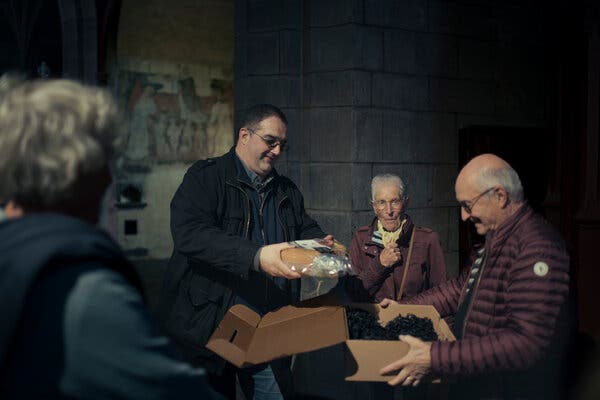 Internet InfoMedia a french cathedral turned to hams to restore its organ