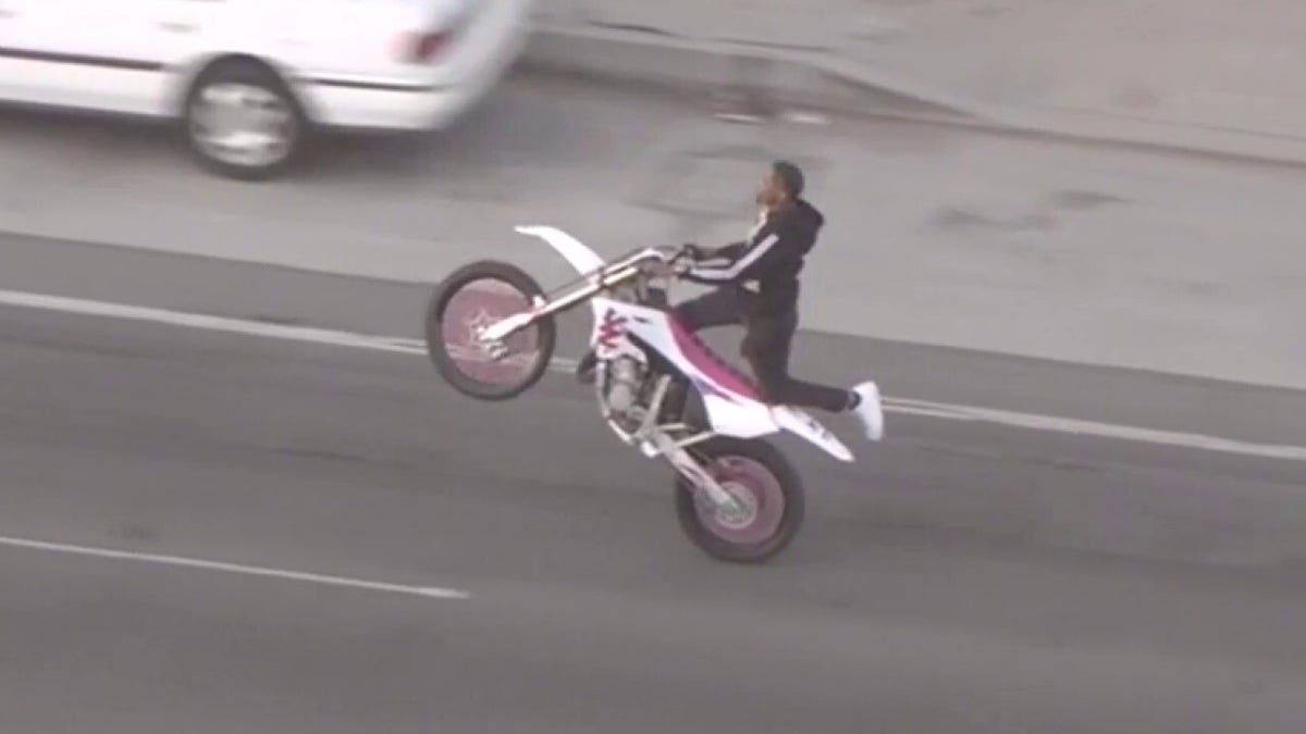 Internet InfoMedia dozens of decoy riders caught on camera joining california highway patrol dirt bike police chase through la