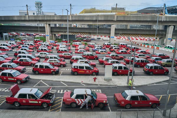 Internet InfoMedia hong kongs cabbies long scorned and frustrated face the end of an era