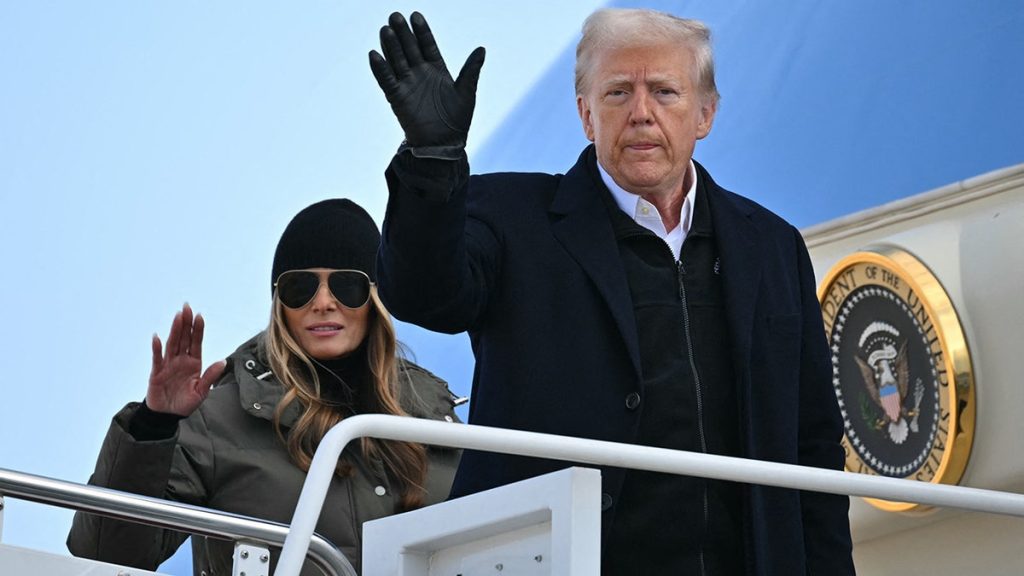 Internet InfoMedia president trump melania board air force one for first time in 4 years photo shows