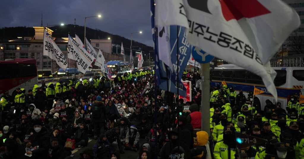 Internet InfoMedia south koreas dueling protests