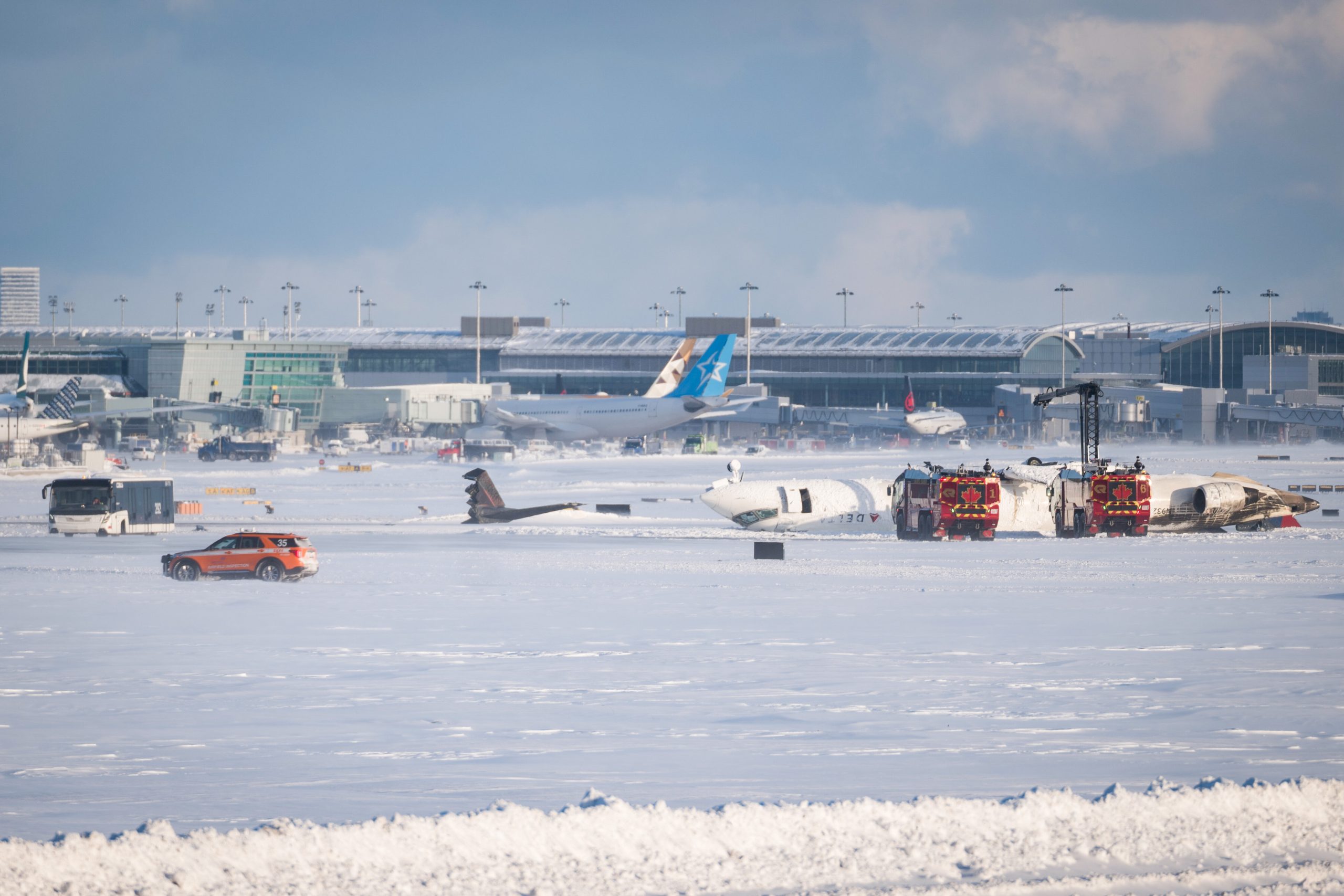 Internet InfoMedia a delta plane crashes in toronto but tragedy is averted scaled