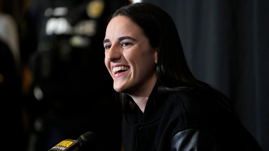 Internet InfoMedia caitlin clark watches iowa stun no 4 usc as her jersey gets retired