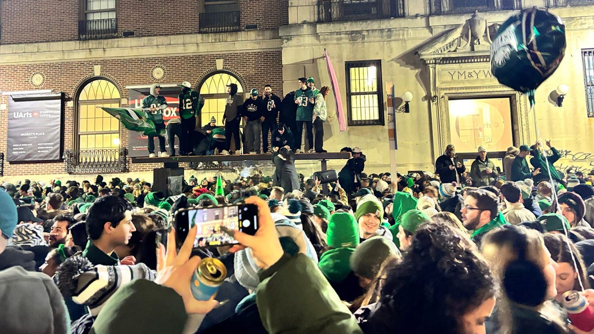 Internet InfoMedia chaos fills philadelphia as eagles fans celebrate rout of chiefs in super bowl