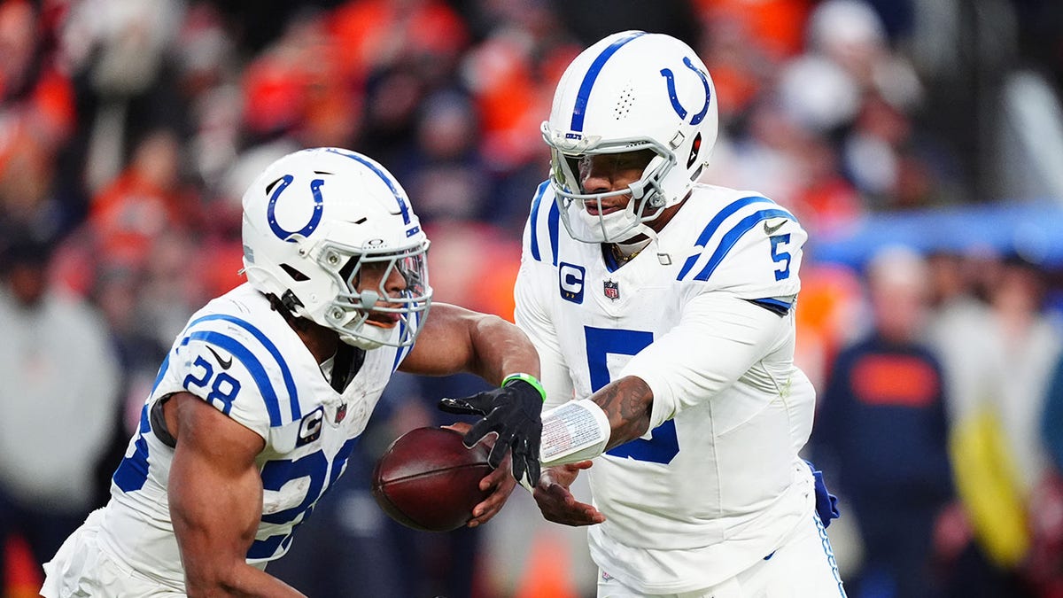 Colts' Jonathan Taylor confident in Anthony Richardson after subpar 1st full season Internet InfoMedia colts jonathan taylor confident in anthony richardson after subpar 1st full season