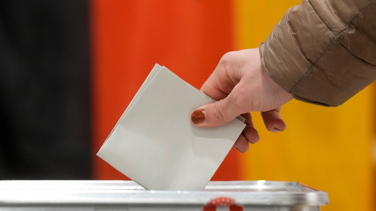 Internet InfoMedia conservative candidate pulls ahead in german election according to early exit polls