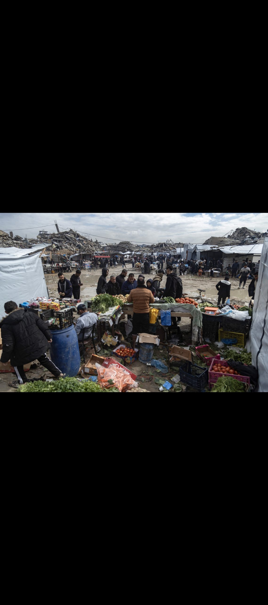 Gazans Returning Home to Jabaliya Embrace Reopened Market Internet InfoMedia gazans returning home to jabaliya embrace reopened market scaled