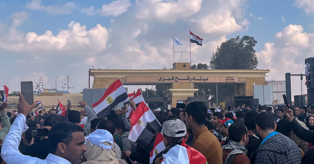 Internet InfoMedia gazas border crossing at rafah reopens to let sick and wounded leave