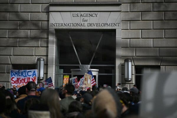 Internet InfoMedia in ukraine the men who must stay and fight