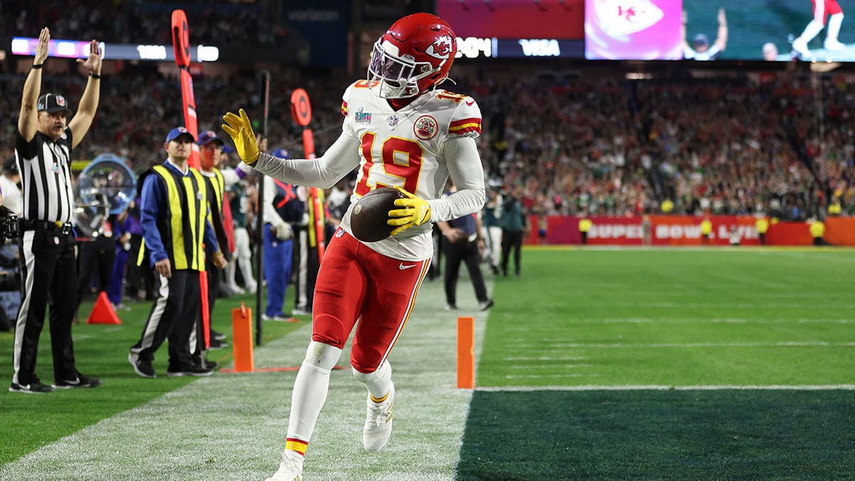 Kadarius Toney, Chiefs' Super Bowl hero, arrested for allegedly strangling a woman Internet InfoMedia kadarius toney chiefs super bowl hero arrested for allegedly strangling a woman