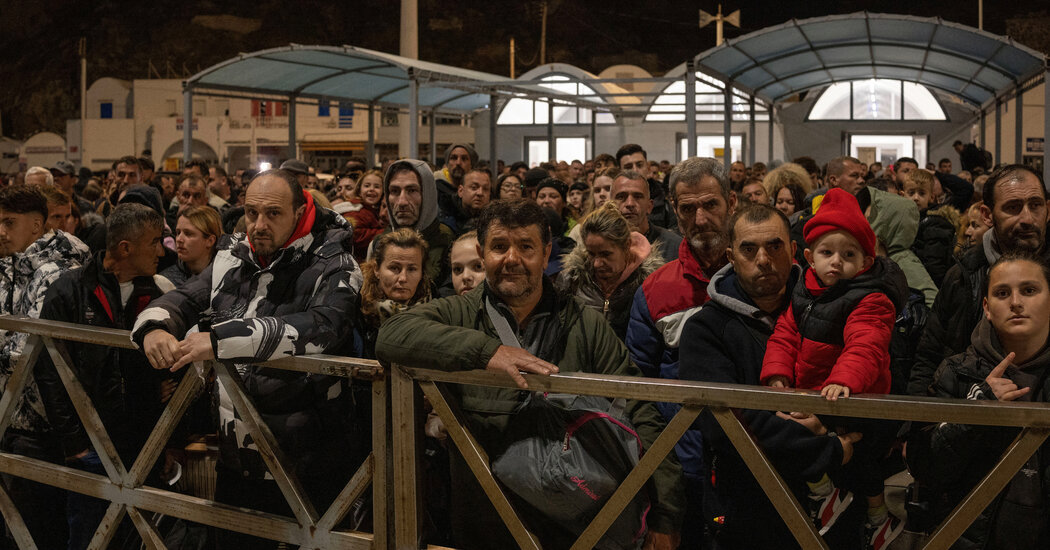 Internet InfoMedia nonstop earthquakes leave santorini empty and its residents on edge