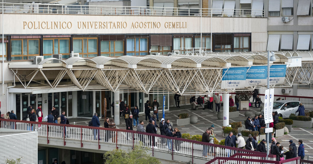 Internet InfoMedia pope francis hospitalized has pneumonia vatican says