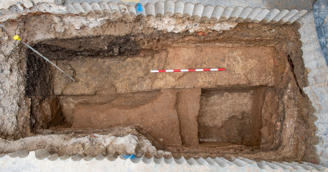 Internet InfoMedia remnants of a roman basilica are found under a london office building