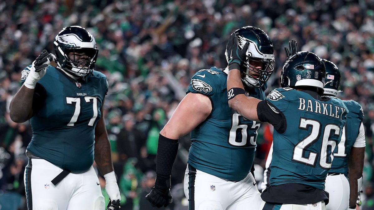 Saquon Barkley gifts Eagles offensive linemen trucks of Bud Light after his record-breaking campaign Internet InfoMedia saquon barkley gifts eagles offensive linemen trucks of bud light after his record breaking campaign