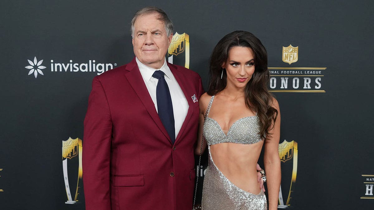 Snoop Dogg jokes about Bill Belichick's girlfriend's age during NFL Honors Internet InfoMedia snoop dogg jokes about bill belichicks girlfriends age during nfl honors