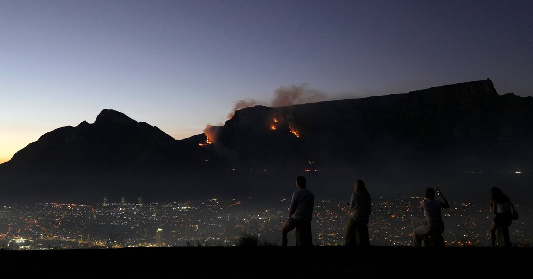 Wildfire Burning on Table Mountain Moves Toward Cape Town Internet InfoMedia wildfire burning on table mountain moves toward cape town