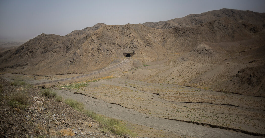 Pakistan Separatists Hijack Train With 400 Onboard and Give Ultimatum Internet InfoMedia pakistan separatists hijack train with 400 onboard and give ultimatum