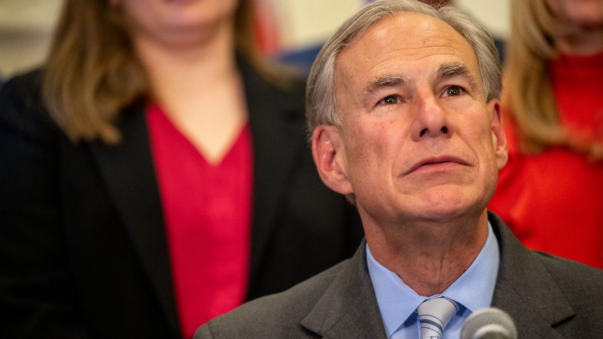 Internet InfoMedia texas governor requiring state employees return to office full time present and engaged