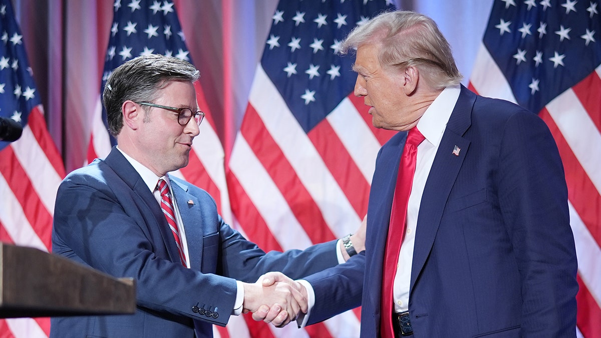 Internet InfoMedia trump backed plan to avert shutdown heads for house vote