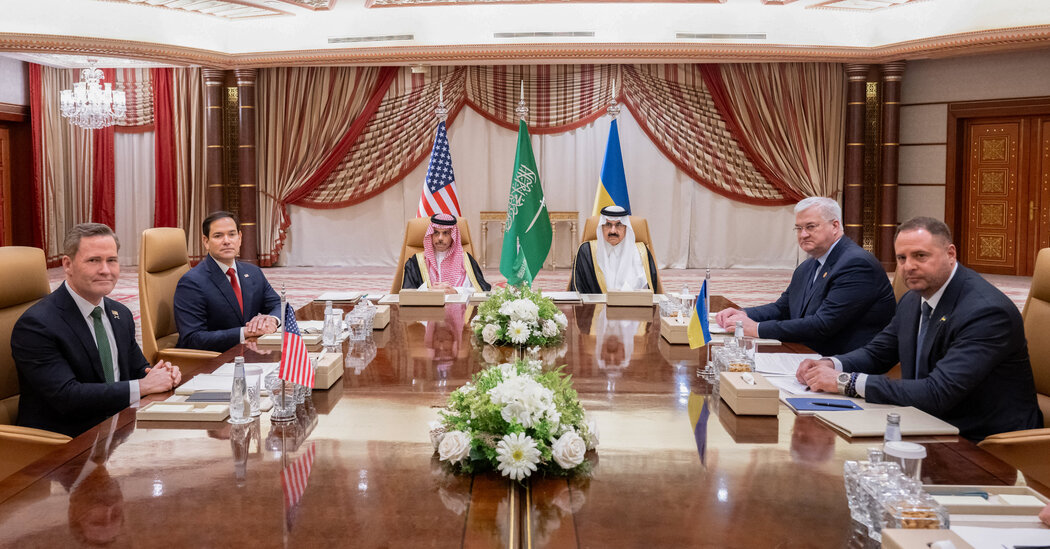 Ukraine and U.S. Talks on War Begin as Gulfs Remain Internet InfoMedia ukraine and u s talks on war begin as gulfs remain