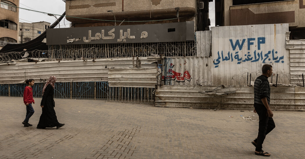 Desperation Grows in Gaza as U.N. Shutters Bakeries Internet InfoMedia desperation grows in gaza as u n shutters bakeries