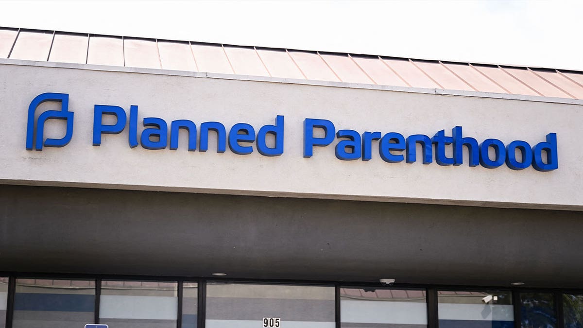 Internet InfoMedia trump admin withholds millions from planned parenthood for civil rights and executive order violations report