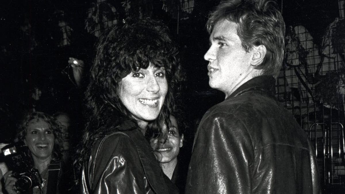 Internet InfoMedia val kilmer dated cher cindy crawford angelina jolie and more before going 20 years without a girlfriend