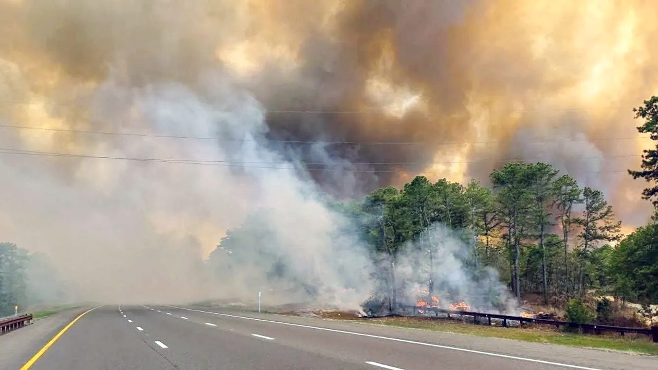 Internet InfoMedia watch live officials give update on wildfire scorching parts of new jersey