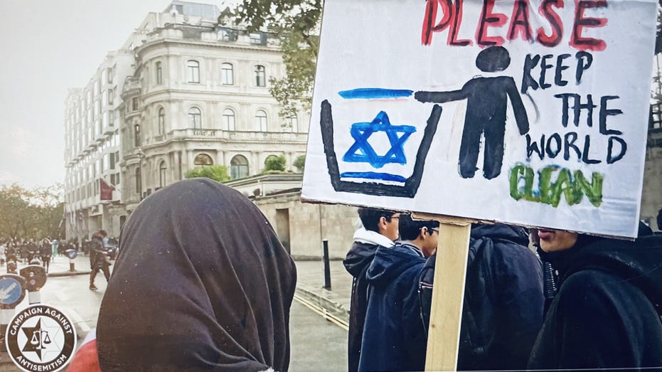 Internet InfoMedia antisemitism spiking around the world adl finds in its 1st ever global report