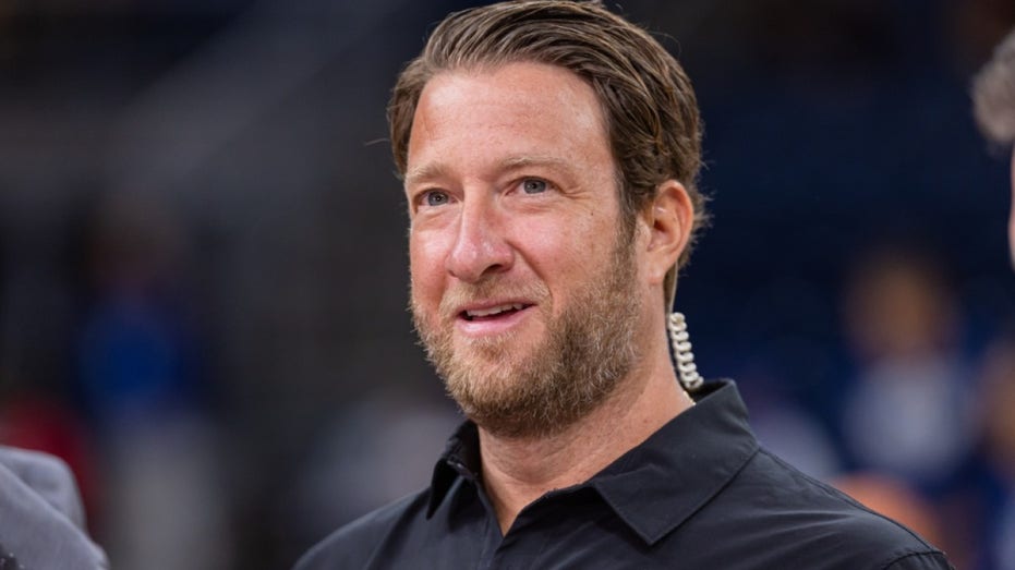 Internet InfoMedia dave portnoy receives praise for handling of antisemitic incident at barstool bar