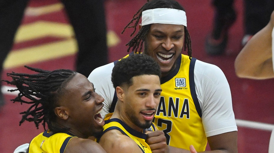 Tyrese Haliburton makes last-second 3 to complete Pacers' wild comeback, take surprising 2-0 lead over Cavs Internet InfoMedia tyrese haliburton makes last second 3 to complete pacers wild comeback take surprising 2 0 lead over cavs