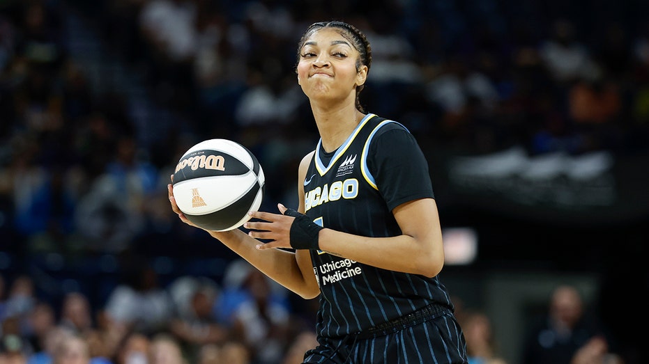 Angel Reese has career low in rebounds as Mercury crush struggling Sky in dominant display Internet InfoMedia angel reese has career low in rebounds as mercury crush struggling sky in dominant display